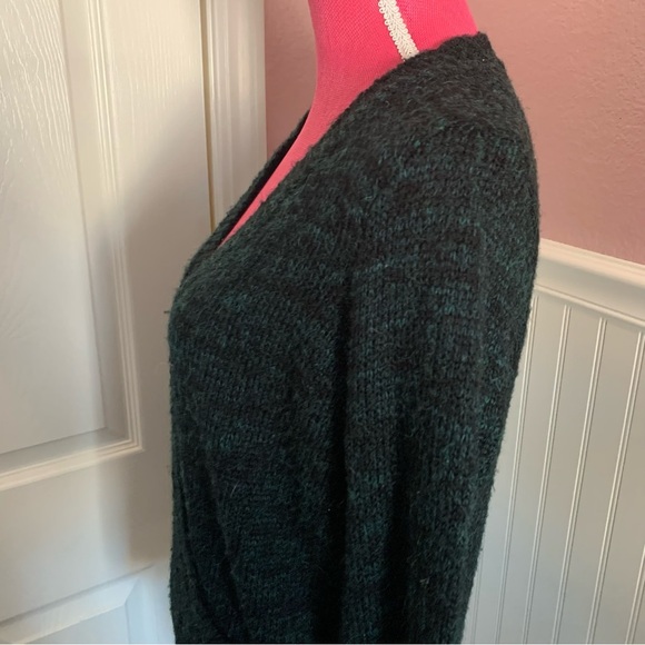 Love by Design Women’s Deep V-Neck Black and Teal Sweater size Medium - Picture 7 of 7